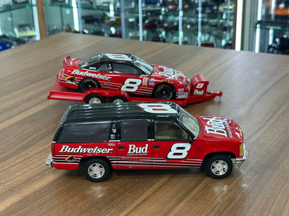 Brookfield Collectors Guild NASCAR Bud Slammed Suburban & Chevrolet Stock Car 1995–1994 – Racing Livery Crew Cab & Trailer #8 – 1:24 Diecast Model (Full Opening, Limited Edition)