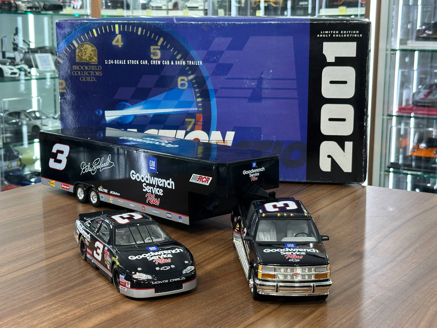 Brookfield Collectors Guild NASCAR Chevrolet Monte Carlo & Chevrolet Crew Cab 1994 – Dale Earnhardt #3 Stock Car, Crew Cab & Trailer – 1:24 Diecast Model (Full Opening, Limited Edition)