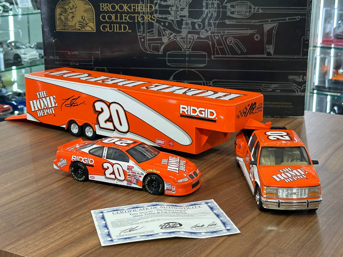 Brookfield Collectors Guild NASCAR Pontiac Grand Prix Race & GMC Crew Cab 1994 – Tony Stewart #20 The Home Depot Show Trailer & Stock Car – 1:24 Diecast Model (Full Opening, Limited Edition)