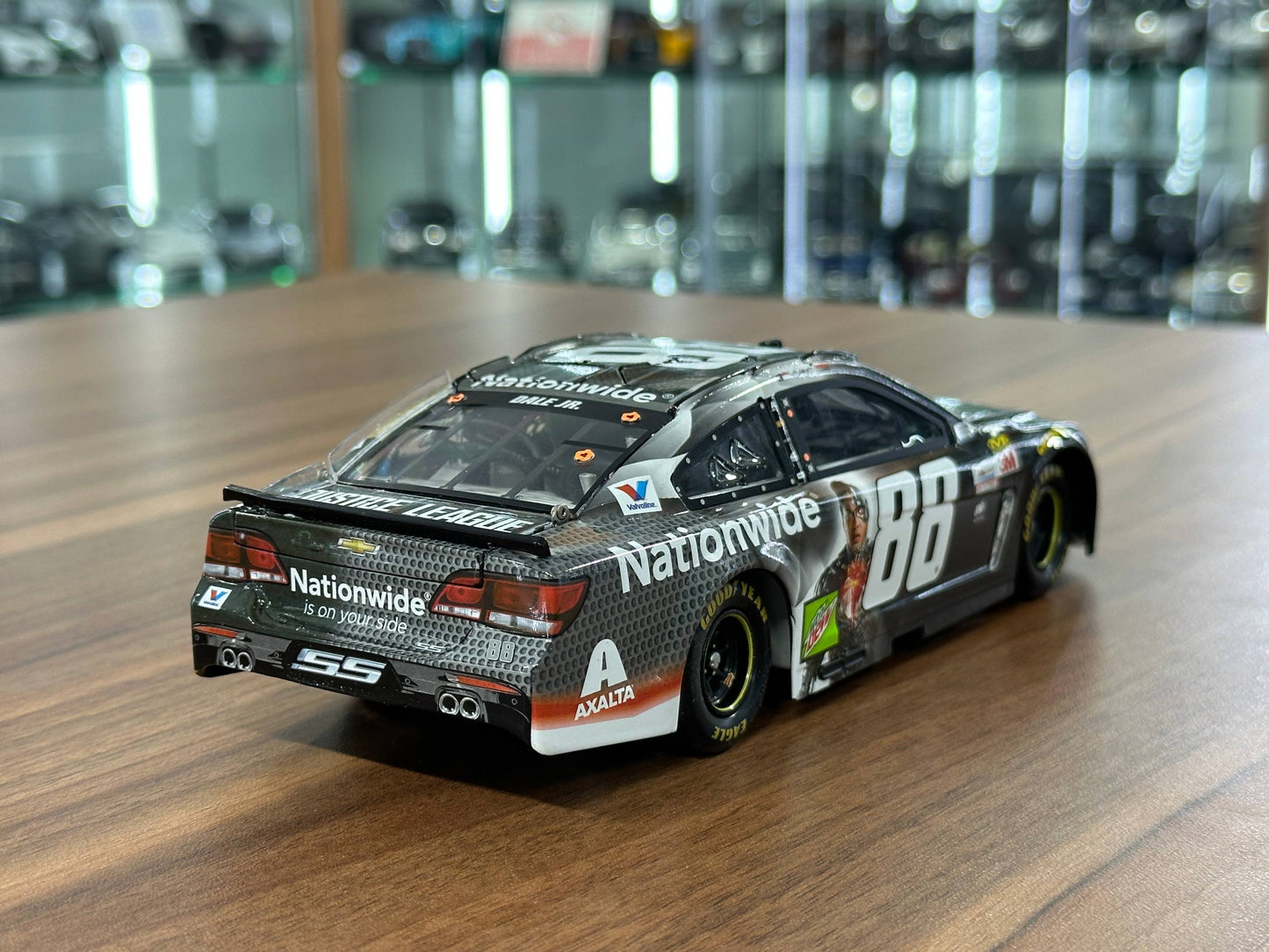 Action Racing Collectables NASCAR Chevrolet SS 2017 – Dale Earnhardt Jr #88 Nationwide Justice League – Silver – 1:24 Diecast Model (Full Opening, Limited Edition)