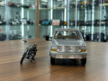 Action Racing Collectables Ford F‑250 2004 & Harley‑Davidson Bike – Silver – 1:24 Diecast Model (Full Opening, Limited Edition)