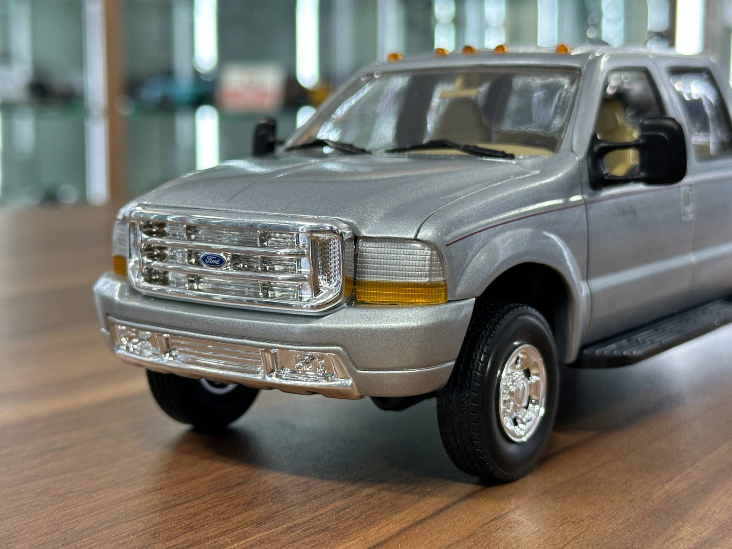 Action Racing Collectables Ford F‑250 2004 & Harley‑Davidson Bike – Silver – 1:24 Diecast Model (Full Opening, Limited Edition)