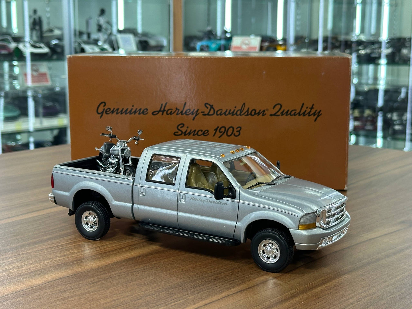 Action Racing Collectables Ford F‑250 2004 & Harley‑Davidson Bike – Silver – 1:24 Diecast Model (Full Opening, Limited Edition)