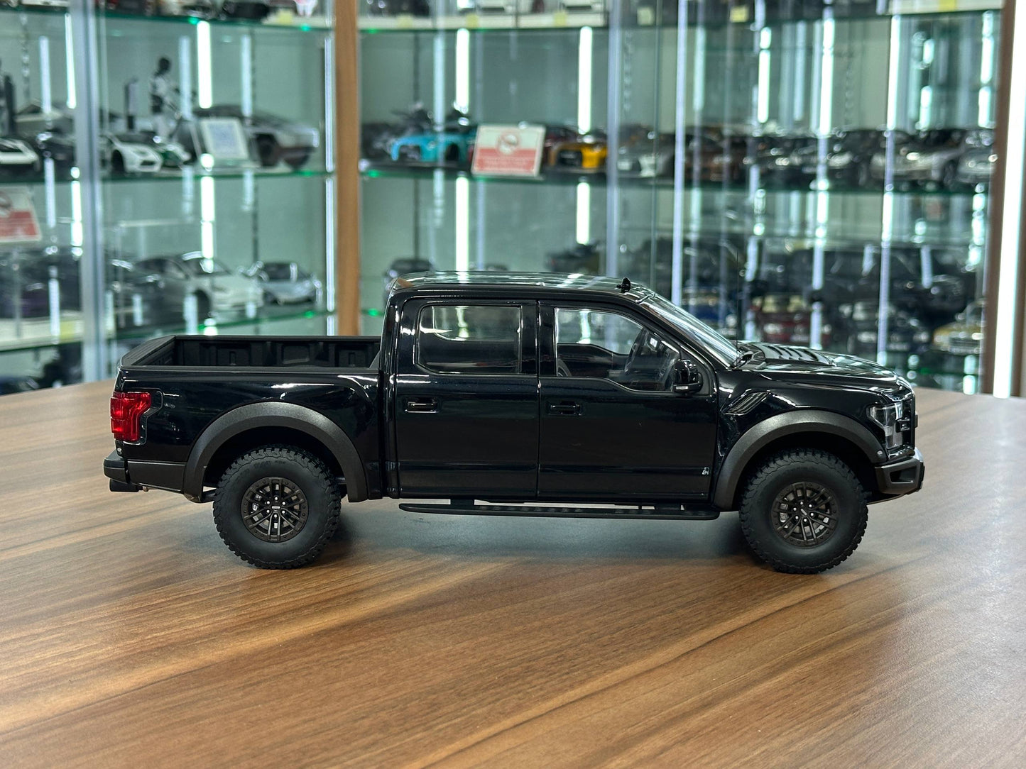 AUTOart Ford F‑150 Raptor 2019 – Black – 1:18 Diecast Metal Model (Full Opening, Limited Edition)