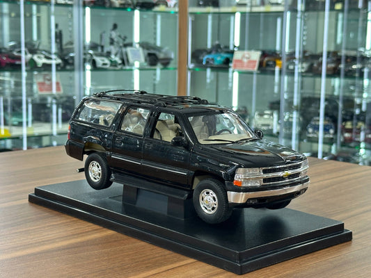 Welly Chevrolet Suburban 2001 – Black – 1:18 Diecast Metal Model (Full Opening, Limited Edition)