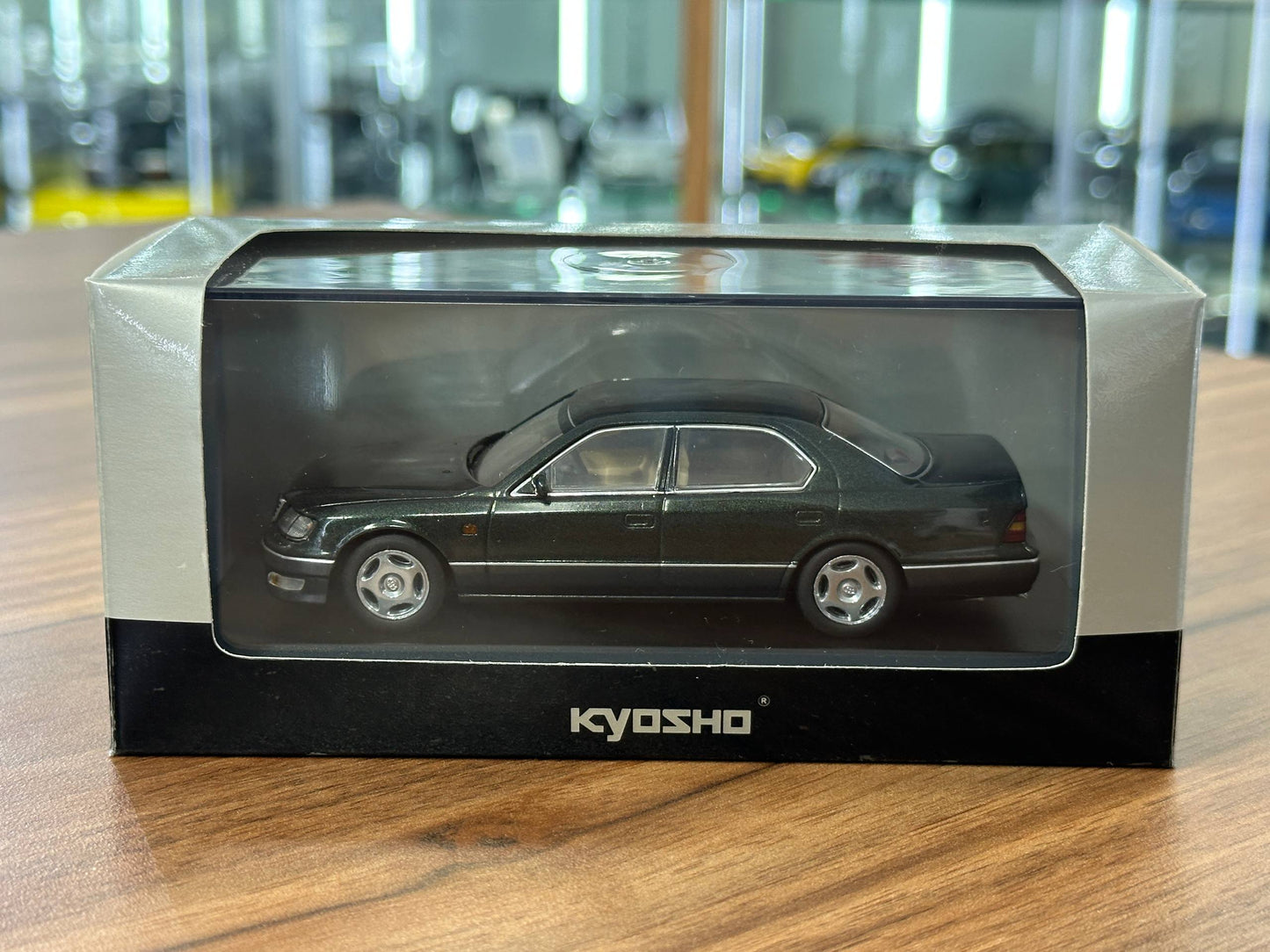 1:43 Diecast Model Kyosho Nissan Celsior (UCF21) P.I.O Tuning – Dark Green Mica