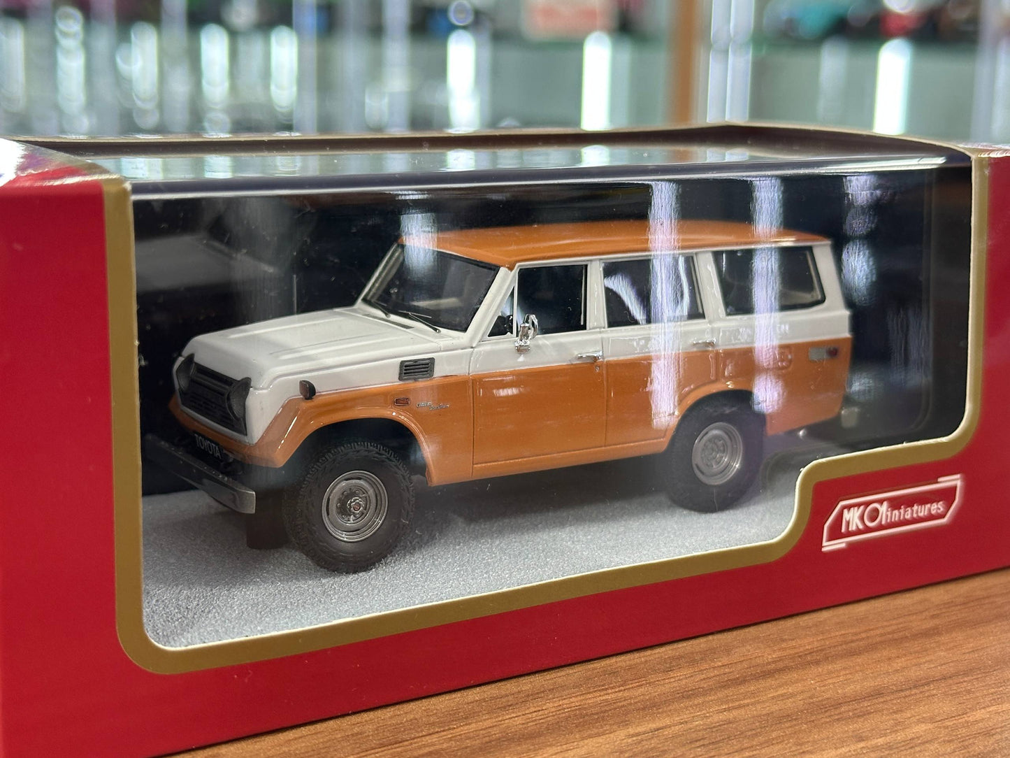 1:43 Diecast Model MK Miniatures Toyota Land Cruiser – Orange/White