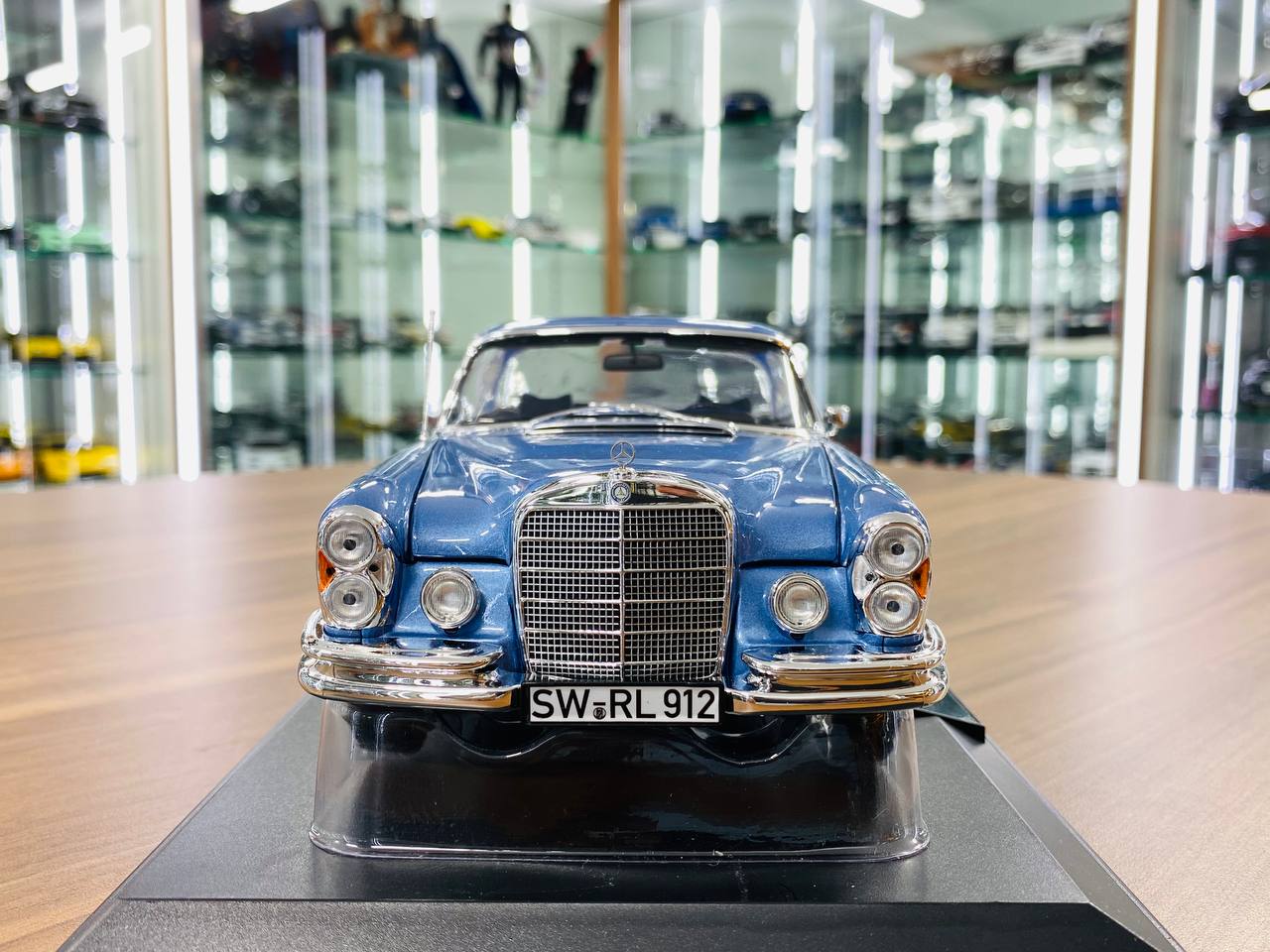 1/18 metal diecast Norev Mercedes Benz 280 SE Coupe 1969 blue Metallic scale Model Car