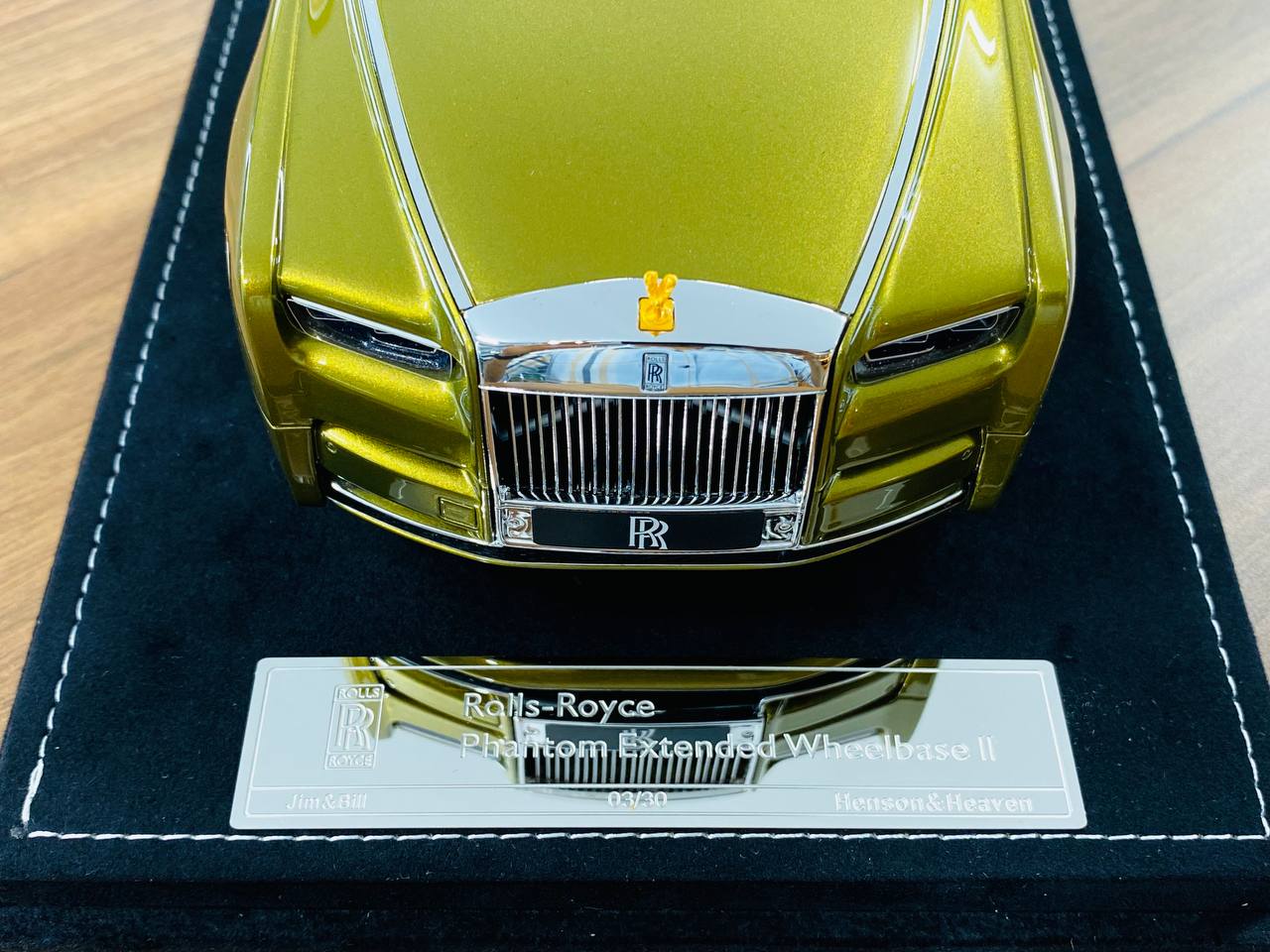 1/18 Resin Model - H&H Rolls Royce Phantom Extended Wheelbase Series II Partridge Gold