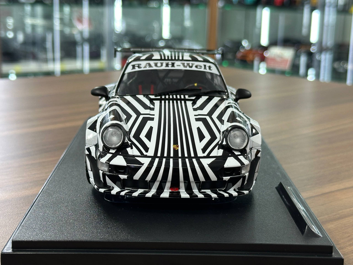 1/18 Diecast Solido Porsche 911 (964) RWB - The Zebra