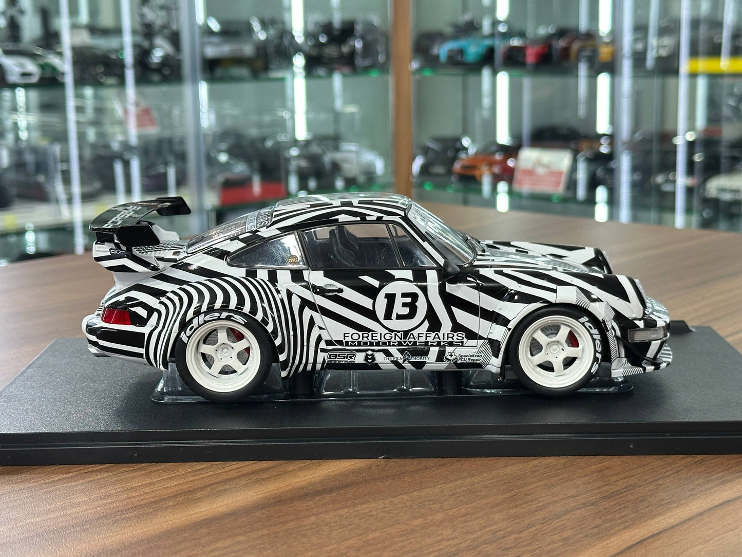 1/18 Diecast Solido Porsche 911 (964) RWB - The Zebra