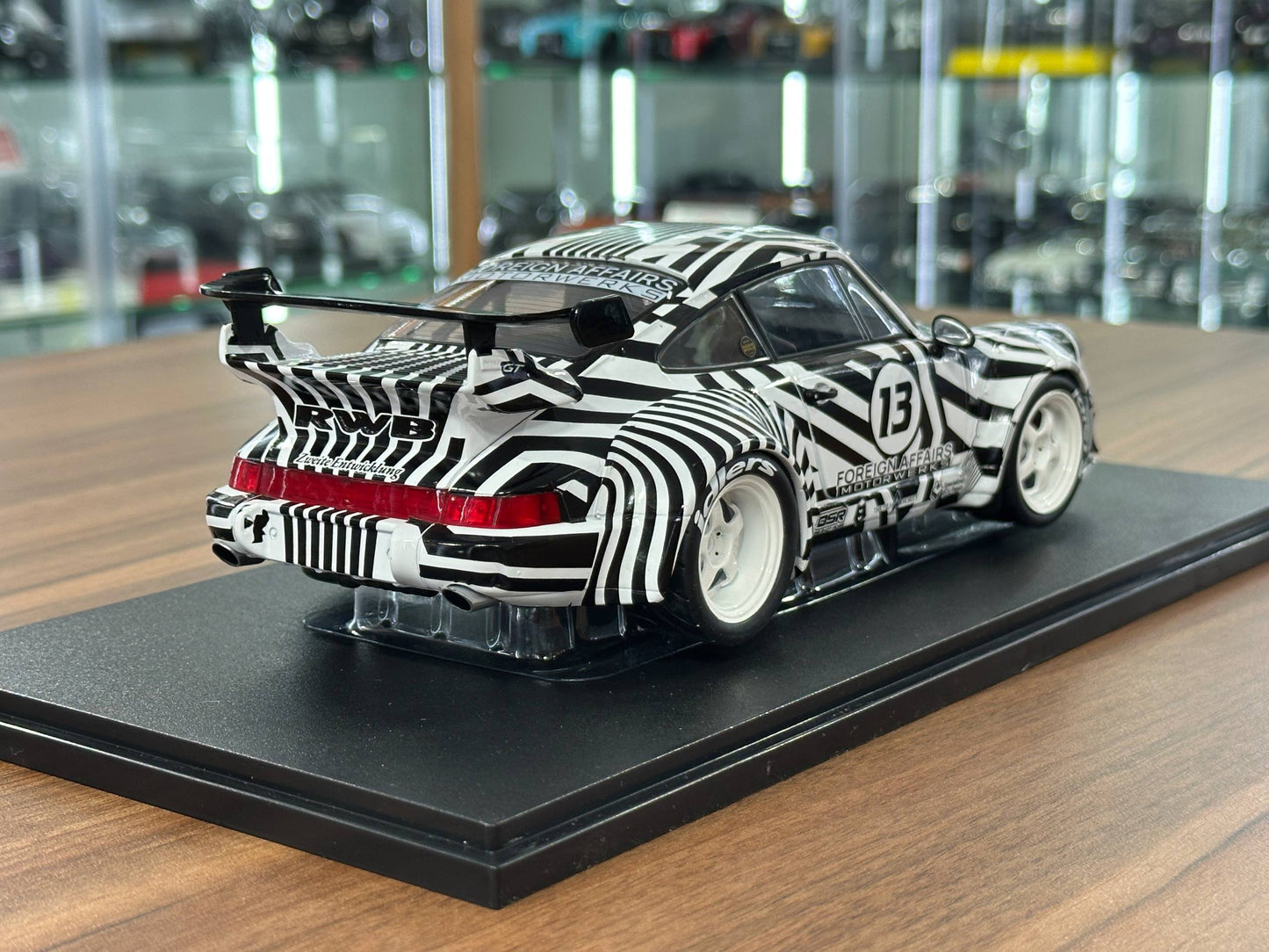 1/18 Diecast Solido Porsche 911 (964) RWB - The Zebra
