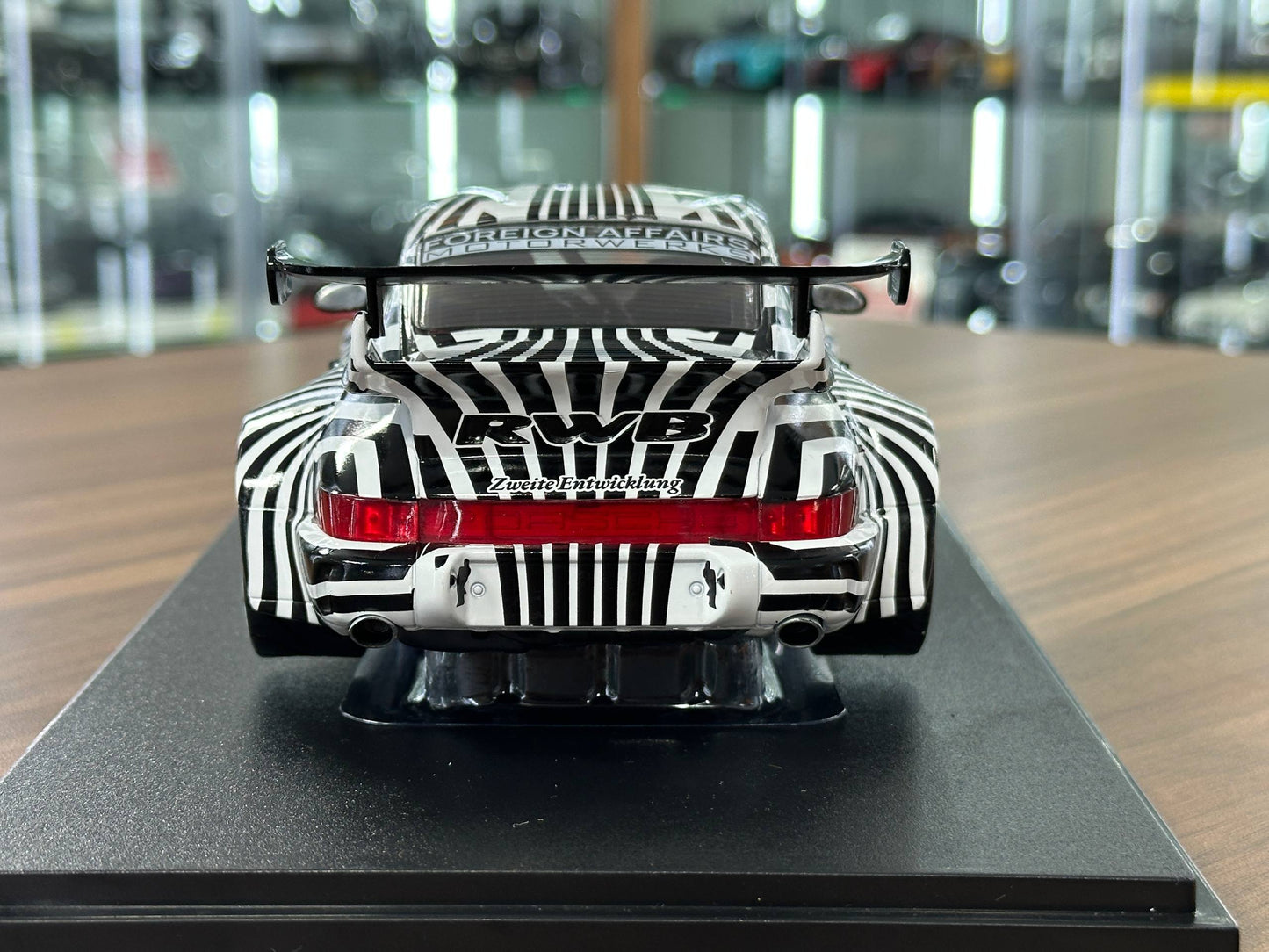 1/18 Diecast Solido Porsche 911 (964) RWB - The Zebra