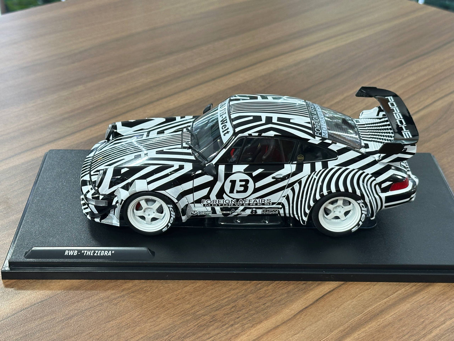 1/18 Diecast Solido Porsche 911 (964) RWB - The Zebra