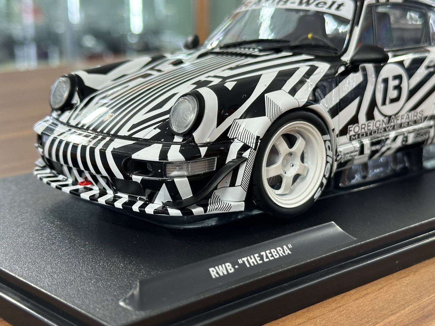1/18 Diecast Solido Porsche 911 (964) RWB - The Zebra