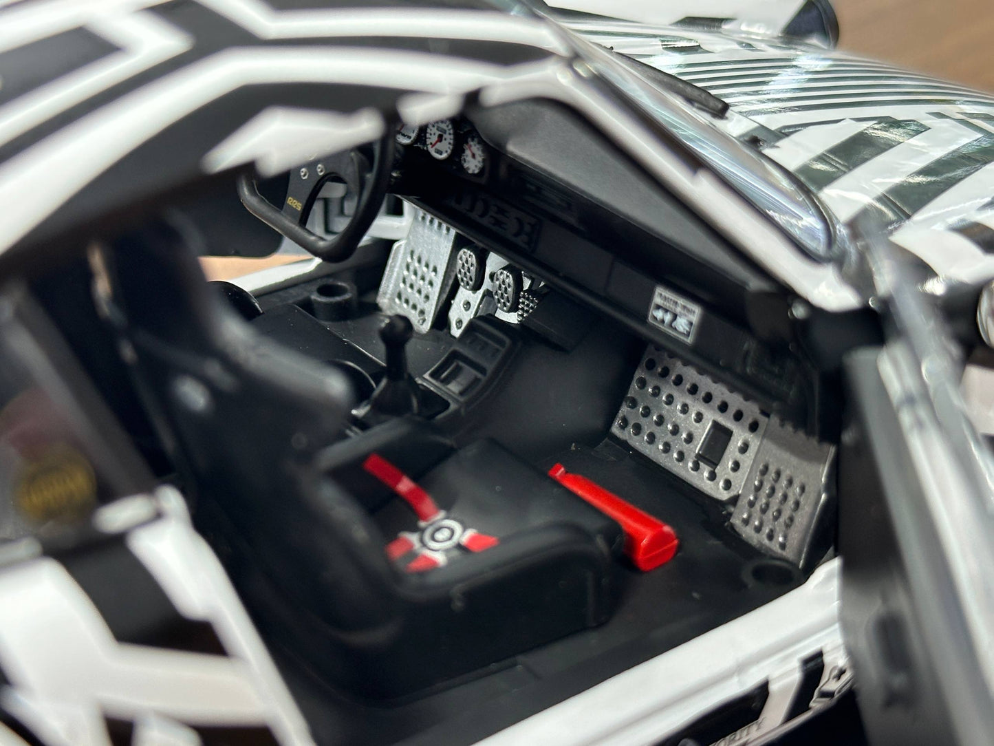 1/18 Diecast Solido Porsche 911 (964) RWB - The Zebra