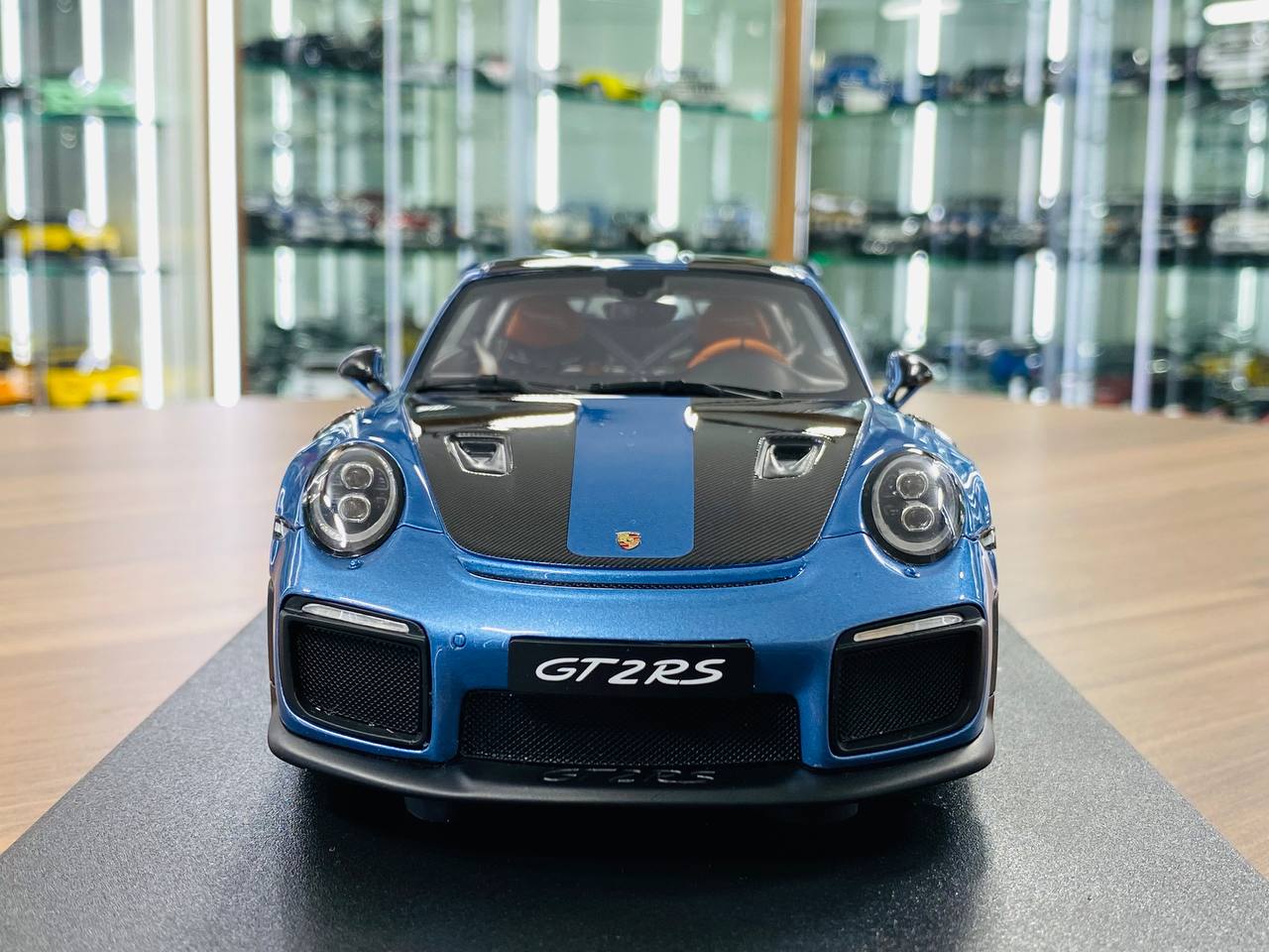 1/18 Resin GT Spirit Porsche 911 GT2 RS - Blue (Limited Edition)