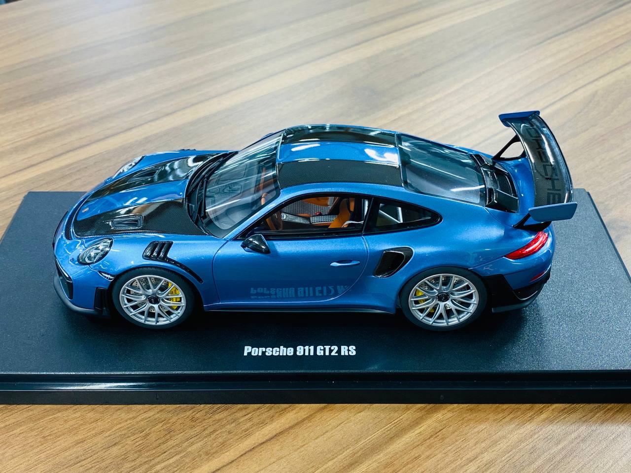 1/18 Resin GT Spirit Porsche 911 GT2 RS - Blue (Limited Edition)