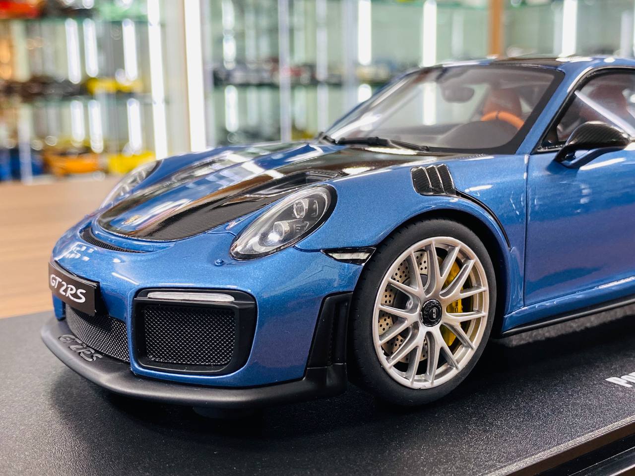 1/18 Resin GT Spirit Porsche 911 GT2 RS - Blue (Limited Edition)