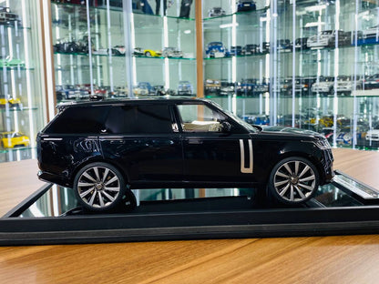 Range Rover Autobiography Limited Edition by MotorHelix [ 1/18 Resin Black]