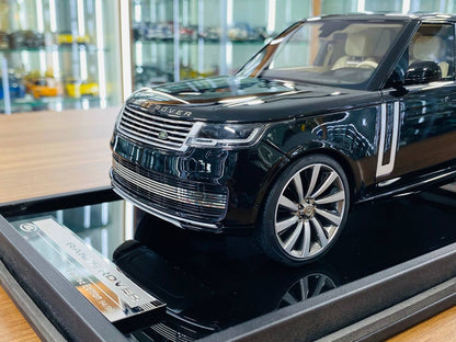 Range Rover Autobiography Limited Edition by MotorHelix [ 1/18 Resin Black]