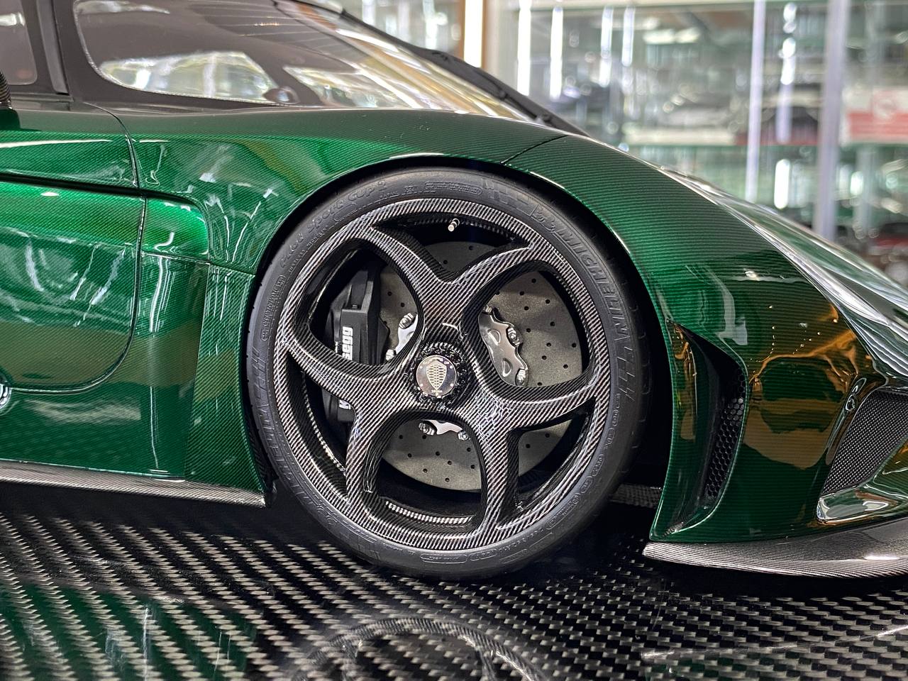 1/8 Resin FrontiArt Koenigsegg Regera  | Green Tinted Carbon | Limited Edition