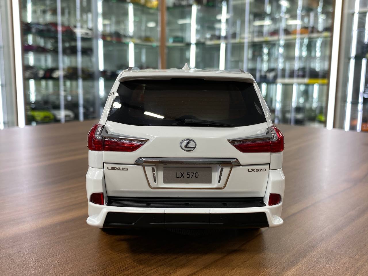 1/18 Diecast Model Lexus LX570 – White | LCD Models (Full Opening