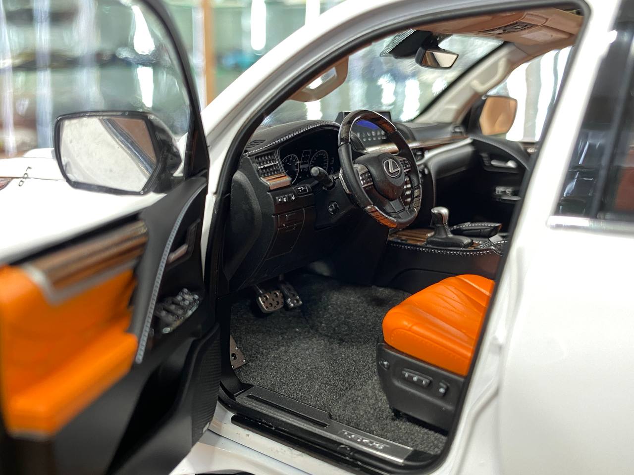 1/18 Diecast Lexus LX570  – White | LCD Models (Full Opening – Dubai Collectors)