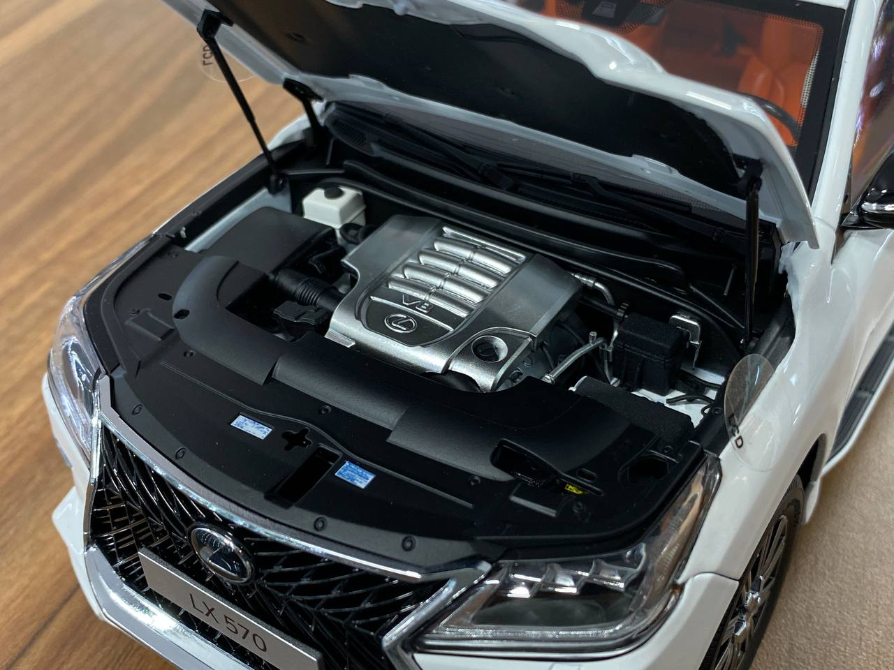 1/18 Diecast Lexus LX570  – White | LCD Models (Full Opening – Dubai Collectors)