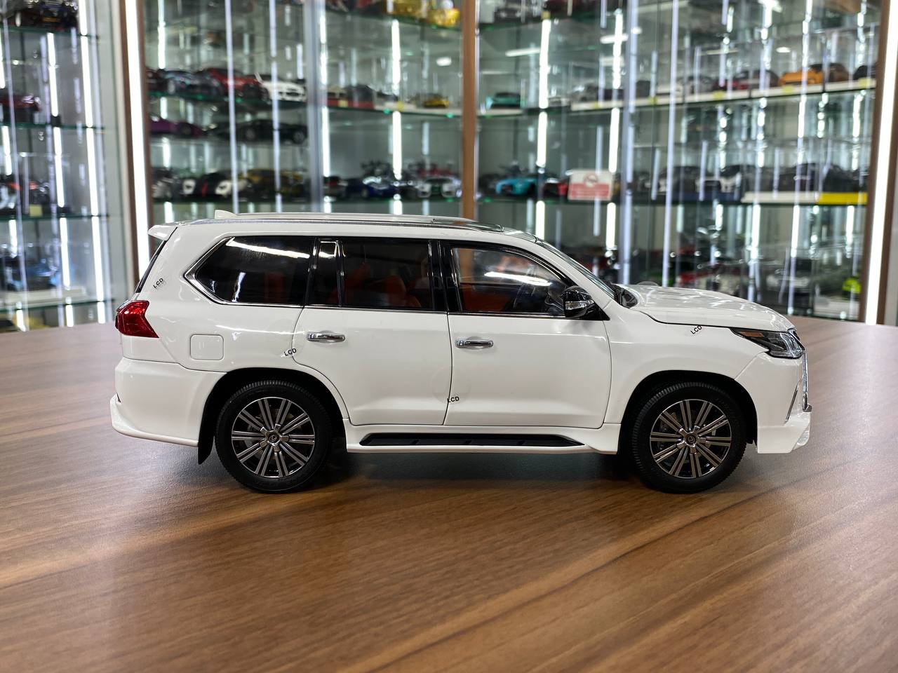 1/18 Diecast Lexus LX570  – White | LCD Models (Full Opening – Dubai Collectors)