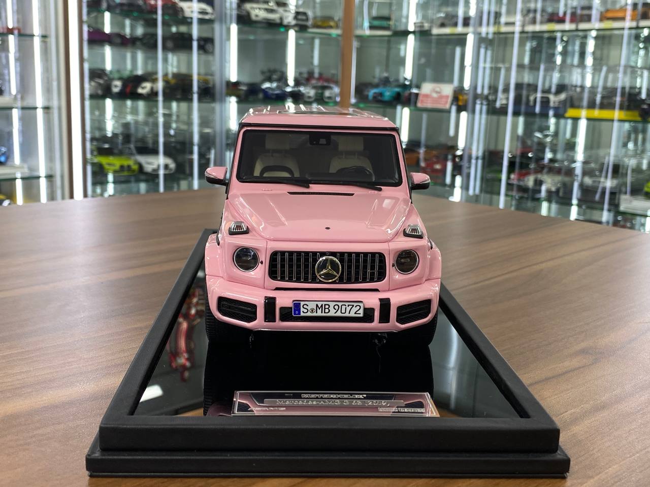 1/18 Resin model MOTORHELIX Mercedes Benz AMG G63 2019 Pink Limited 139 pcs