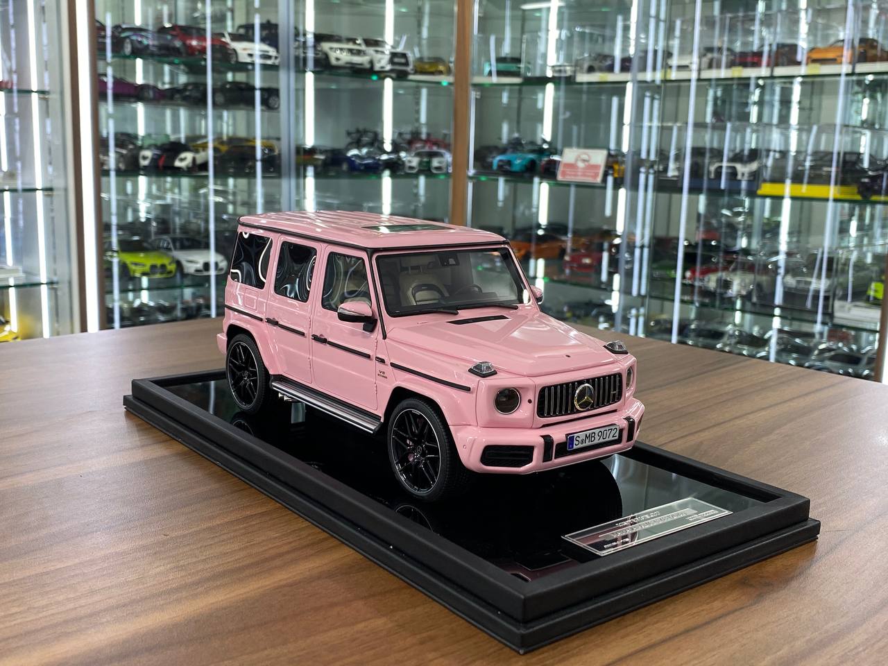 1/18 Resin model MOTORHELIX Mercedes Benz AMG G63 2019 Pink Limited 139 pcs