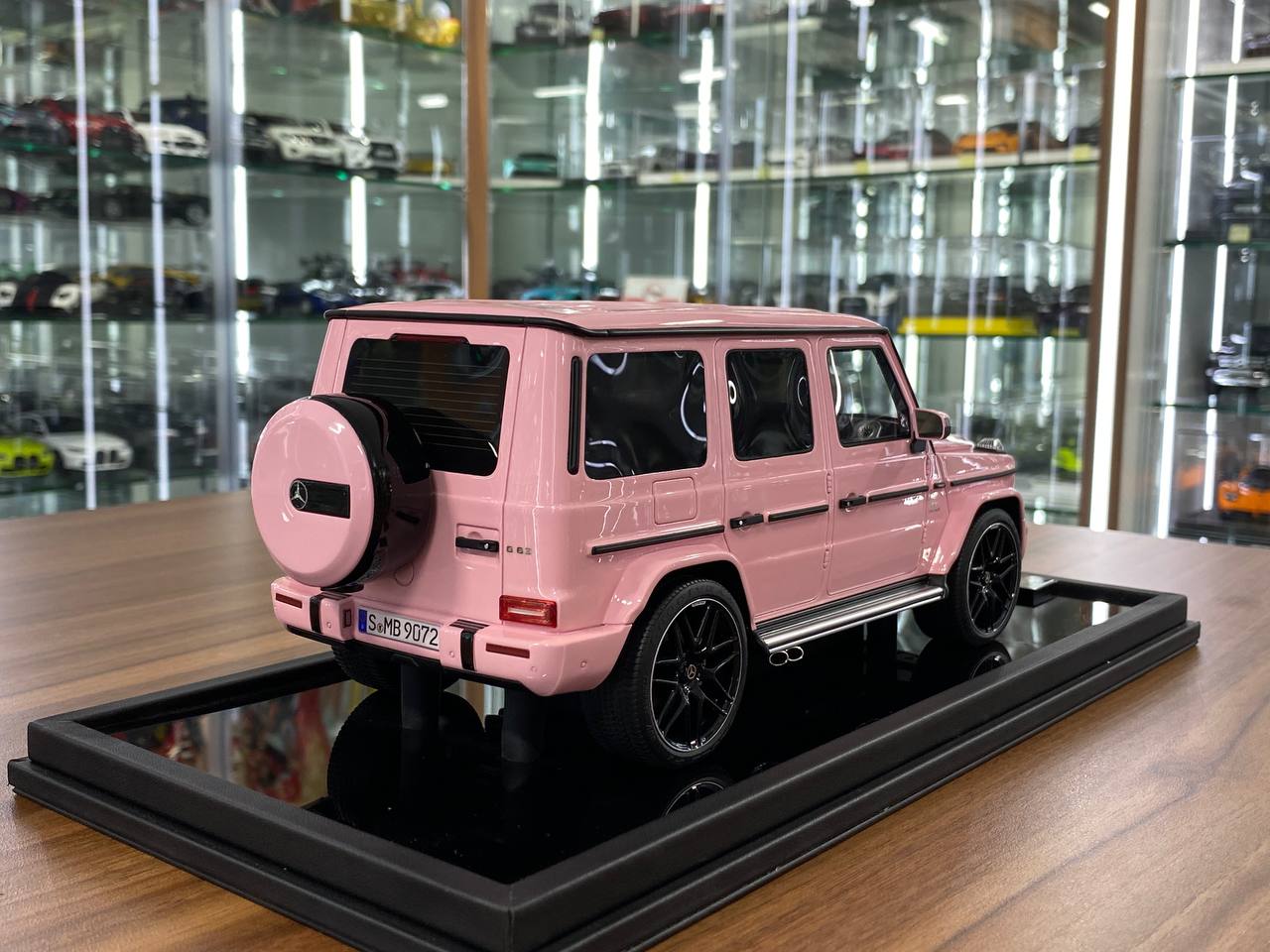 1/18 Resin model MOTORHELIX Mercedes Benz AMG G63 2019 Pink Limited 139 pcs