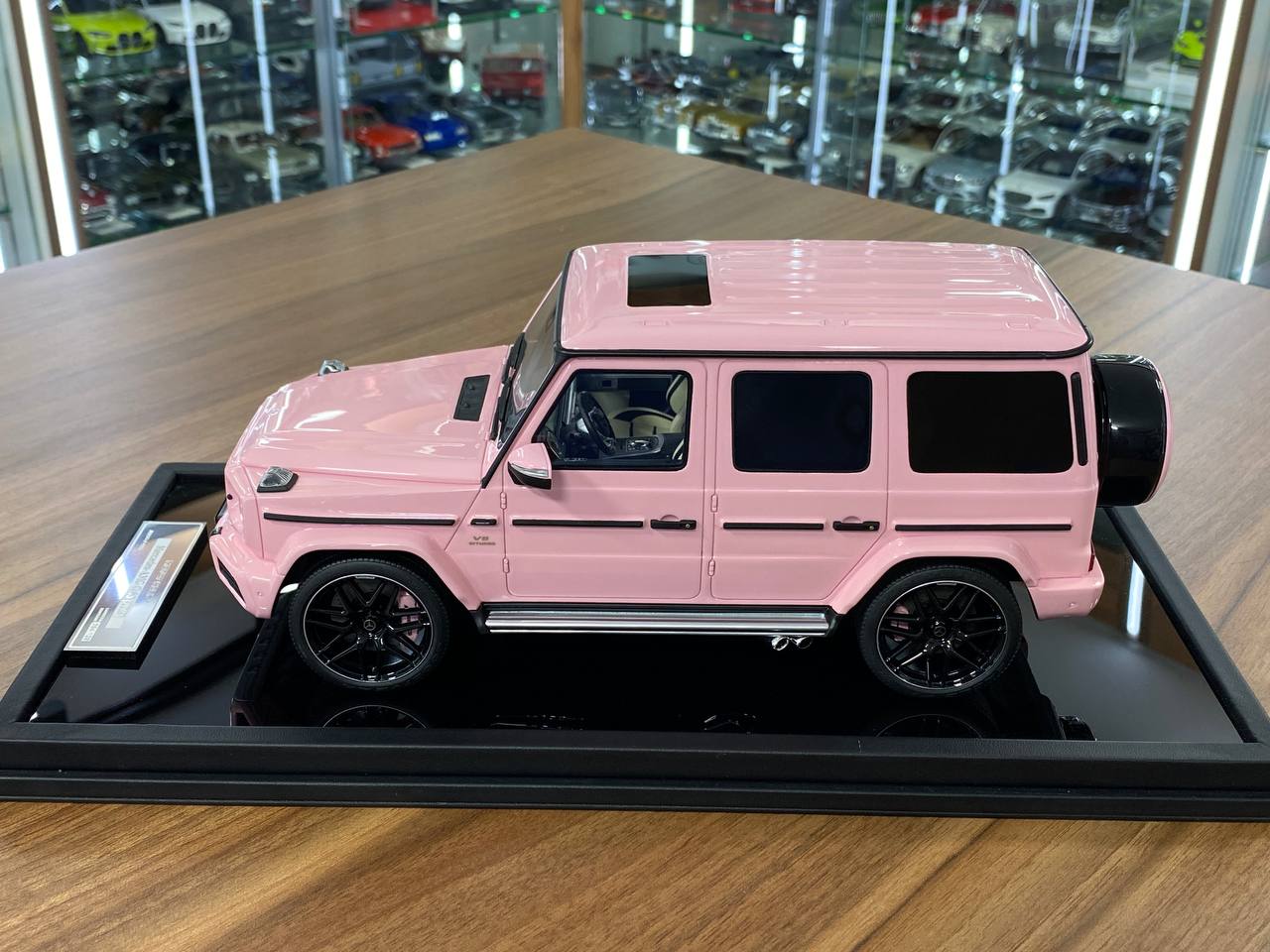 1/18 Resin model MOTORHELIX Mercedes Benz AMG G63 2019 Pink Limited 139 pcs