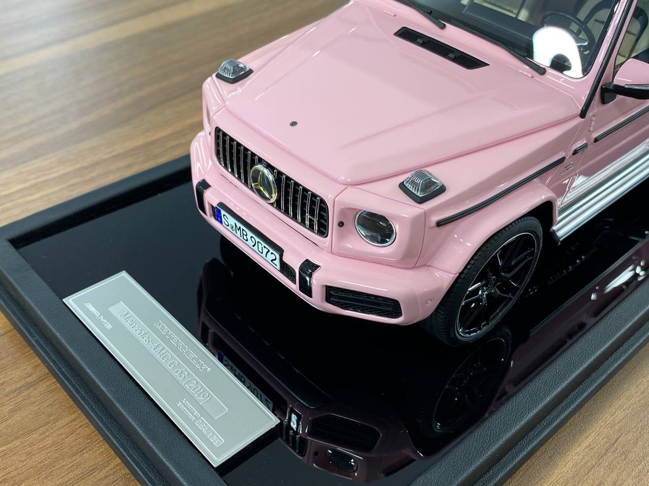 1/18 Resin model MOTORHELIX Mercedes Benz AMG G63 2019 Pink Limited 139 pcs