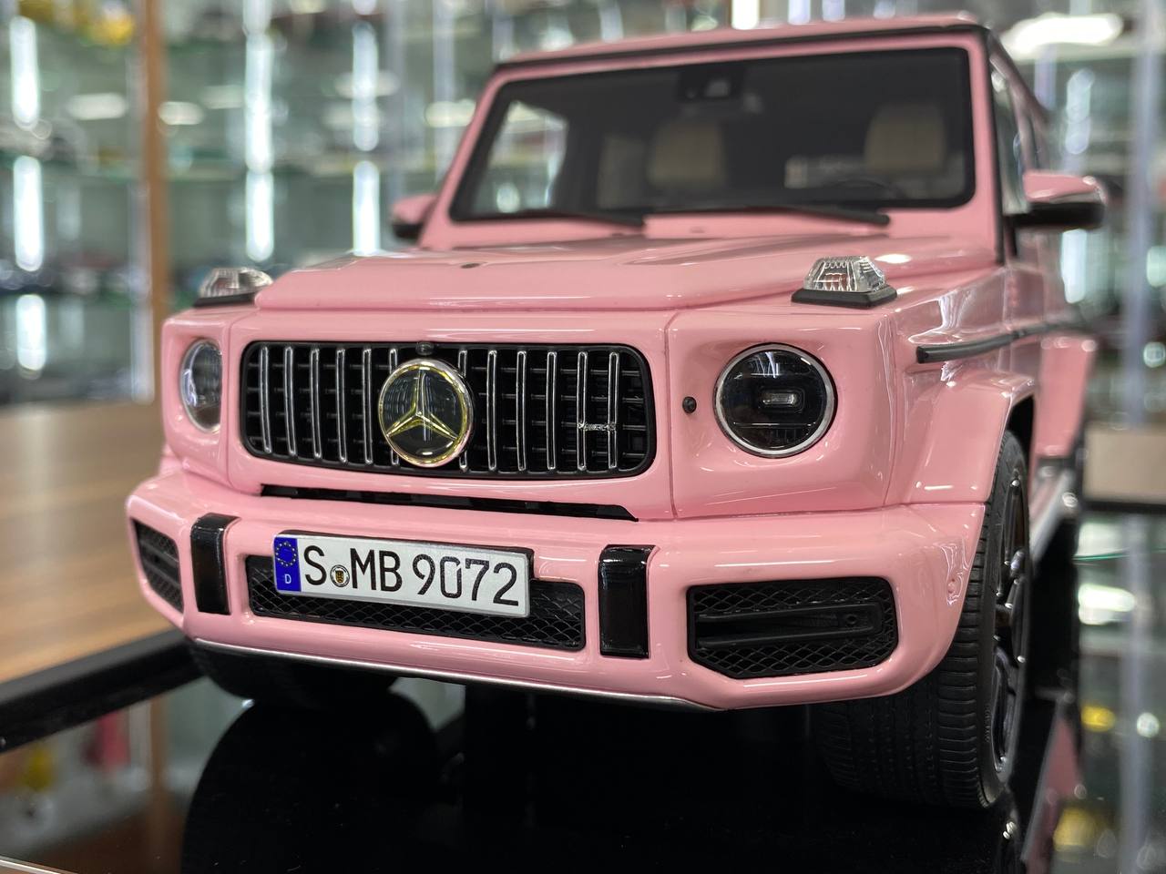 1/18 Resin model MOTORHELIX Mercedes Benz AMG G63 2019 Pink Limited 139 pcs