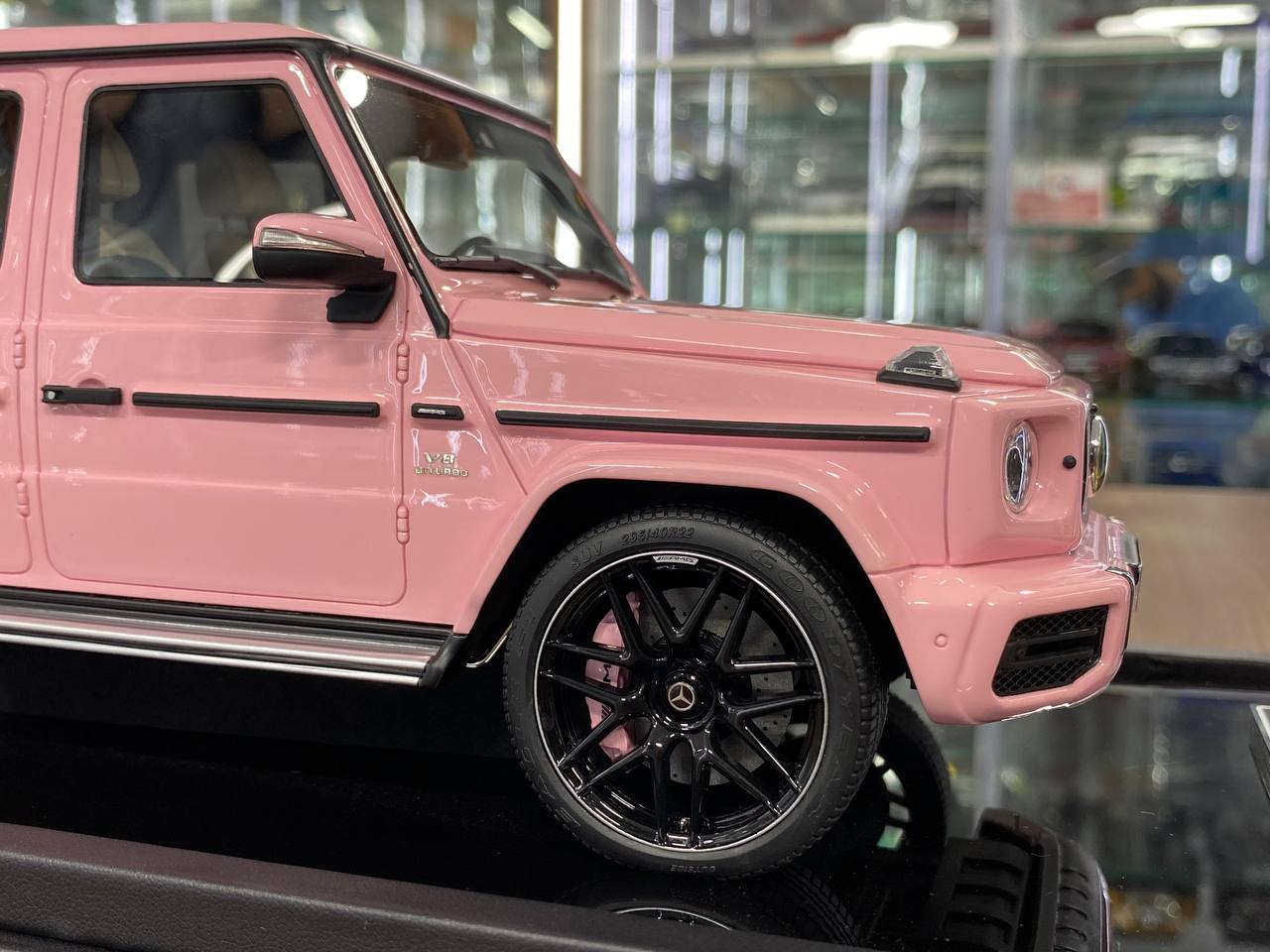 1/18 Resin model MOTORHELIX Mercedes Benz AMG G63 2019 Pink Limited 139 pcs