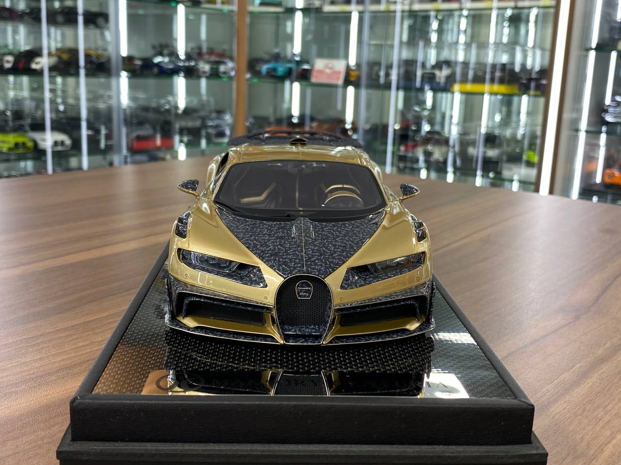 1:18 Resin Bugatti Chiron Centuria MANSORY – Champagne Gold | Timothy & Pierre (Limited 99 pcs – Dubai Collectors)