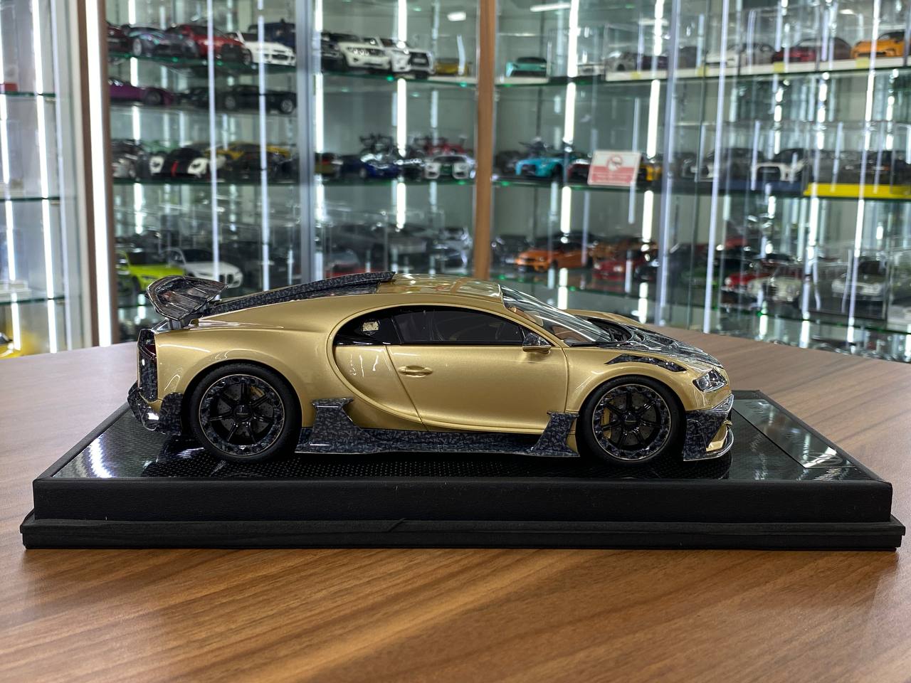 1:18 Resin Bugatti Chiron Centuria MANSORY – Champagne Gold | Timothy & Pierre (Limited 99 pcs – Dubai Collectors)