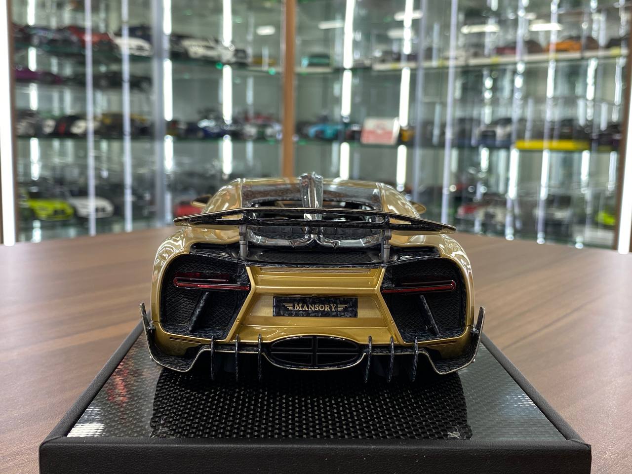 1:18 Resin Bugatti Chiron Centuria MANSORY – Champagne Gold | Timothy & Pierre (Limited 99 pcs – Dubai Collectors)