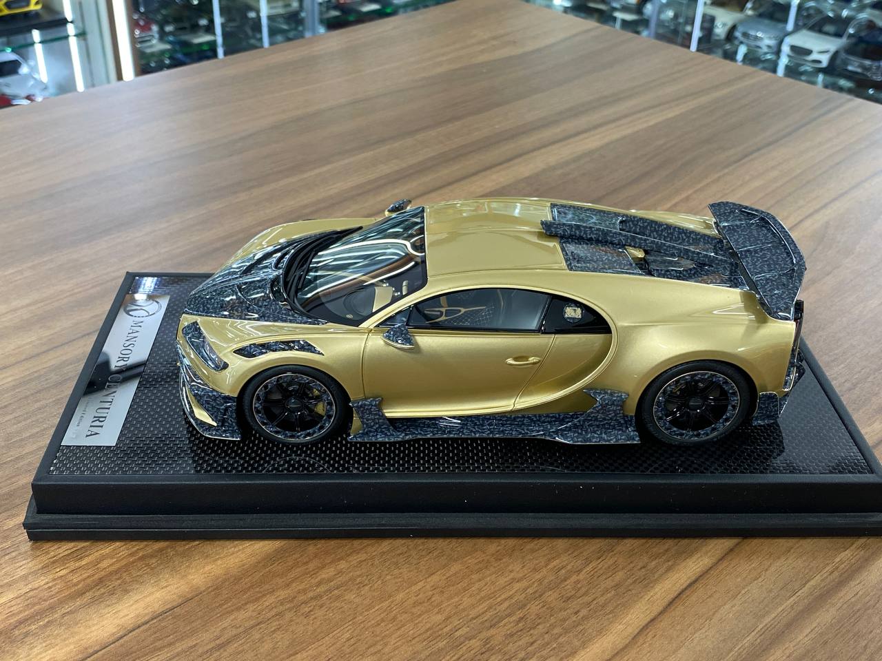 1:18 Resin Bugatti Chiron Centuria MANSORY – Champagne Gold | Timothy & Pierre (Limited 99 pcs – Dubai Collectors)
