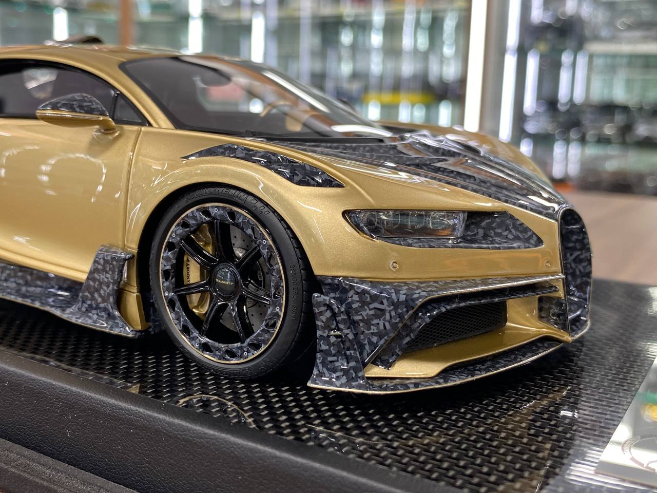 1:18 Resin Bugatti Chiron Centuria MANSORY – Champagne Gold | Timothy & Pierre (Limited 99 pcs – Dubai Collectors)