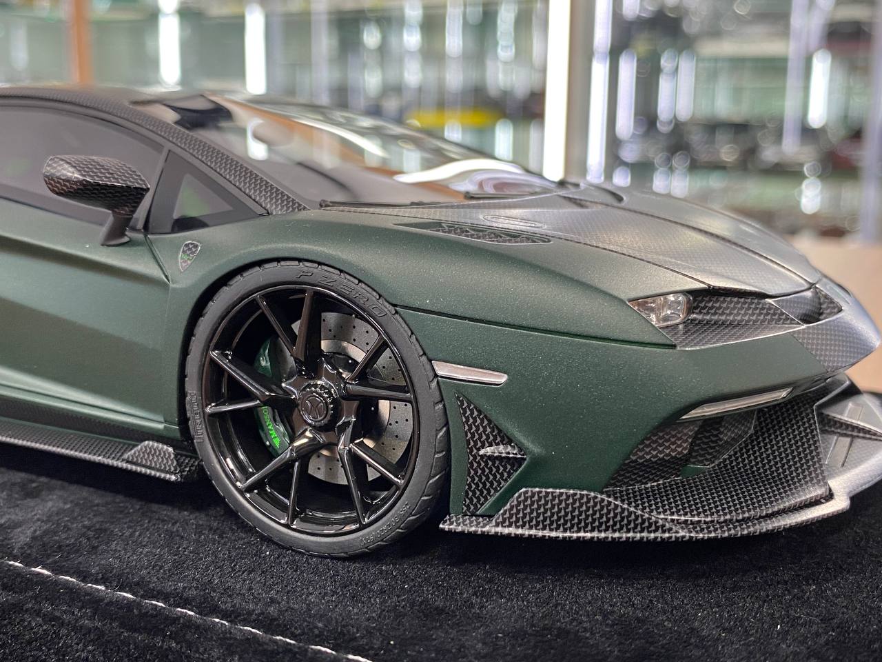 1:18 Resin Lamborghini Urus Venatus MANSORY – Grey Matt / Green | Timothy & Pierre (Limited 25 pcs – Dubai Collectors)