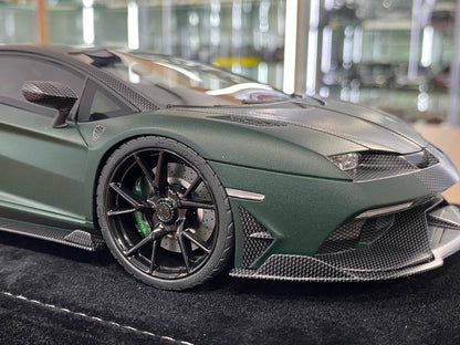 1:18 Resin Lamborghini Urus Venatus MANSORY – Grey Matt / Green | Timothy & Pierre (Limited 25 pcs – Dubai Collectors)