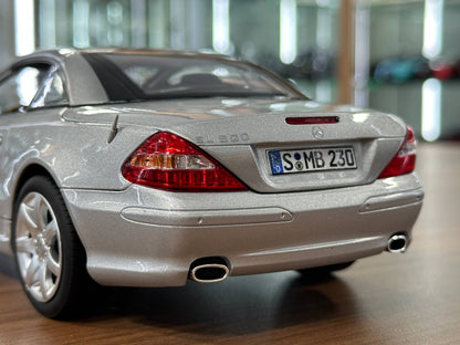 1/18 Diecast Mercedes-Benz SL 500 (R230, 2001–2006) – Norev Dealer Edition (Brilliant Silver)