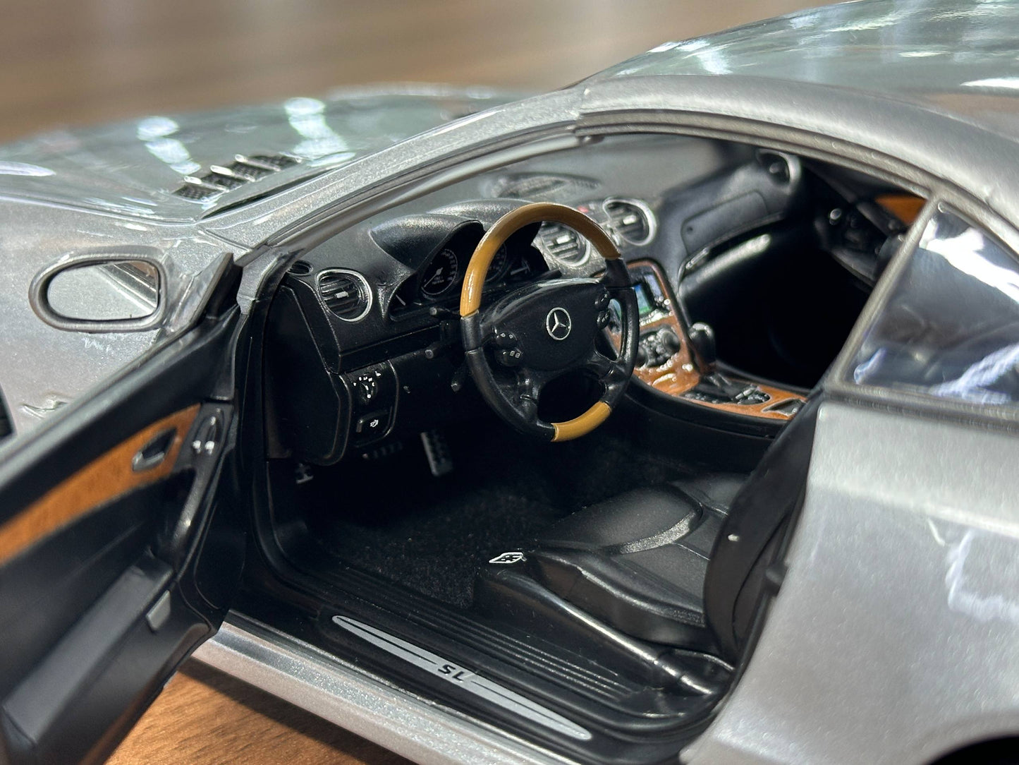 1/18 Diecast Mercedes-Benz SL 500 (R230, 2001–2006) – Norev Dealer Edition (Brilliant Silver)