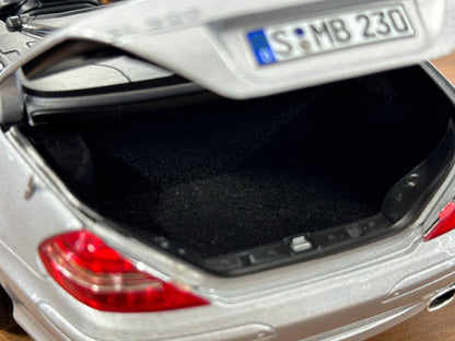 1/18 Diecast Mercedes-Benz SL 500 (R230, 2001–2006) – Norev Dealer Edition (Brilliant Silver)