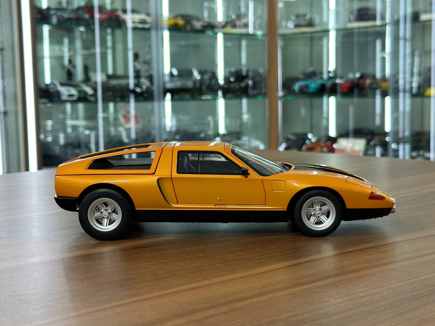 1/18 Diecast Mercedes-Benz C111-II (1970) – Norev Dealer Edition (Weissherbst Orange)