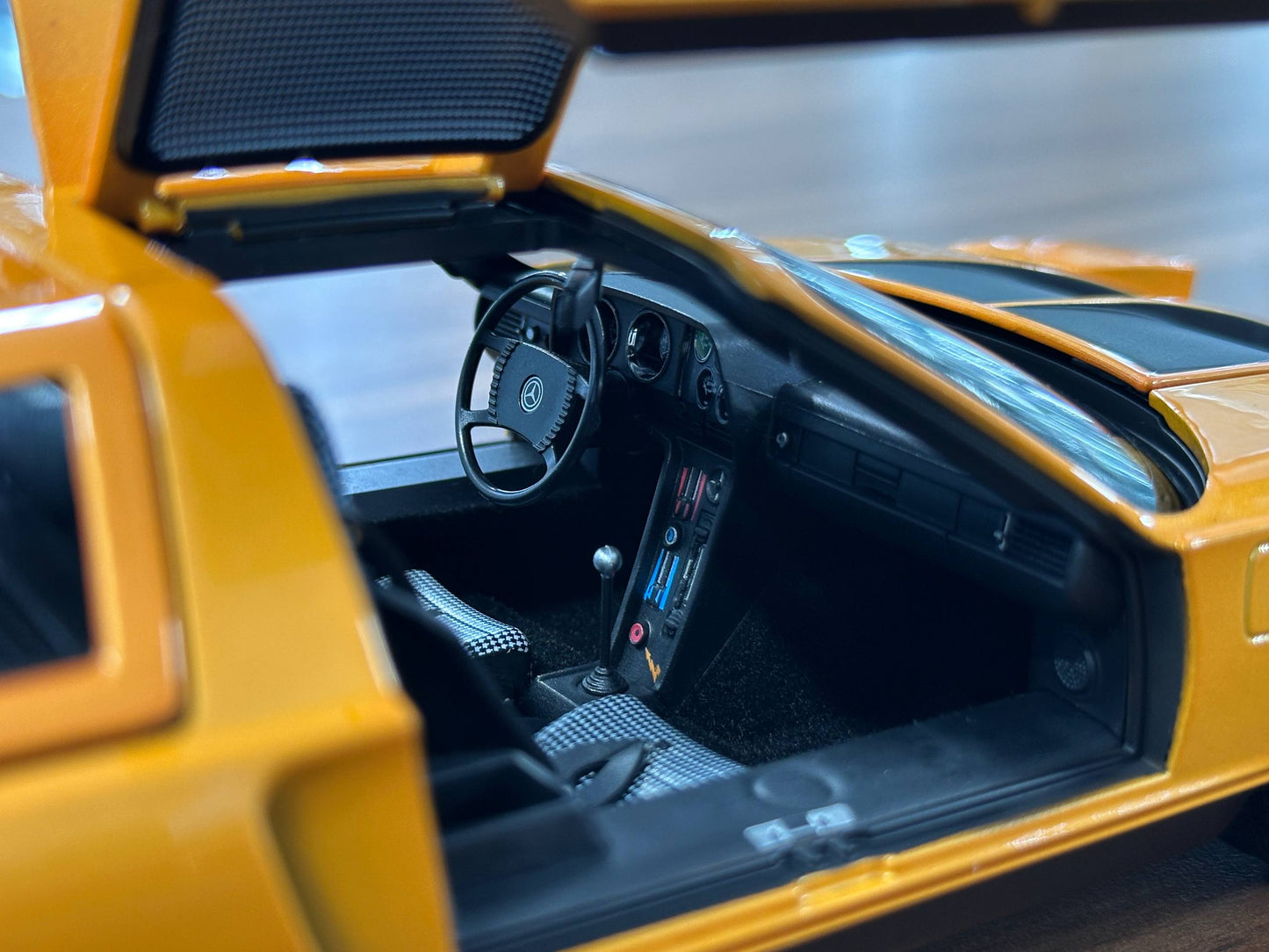 1/18 Diecast Mercedes-Benz C111-II (1970) – Norev Dealer Edition (Weissherbst Orange)