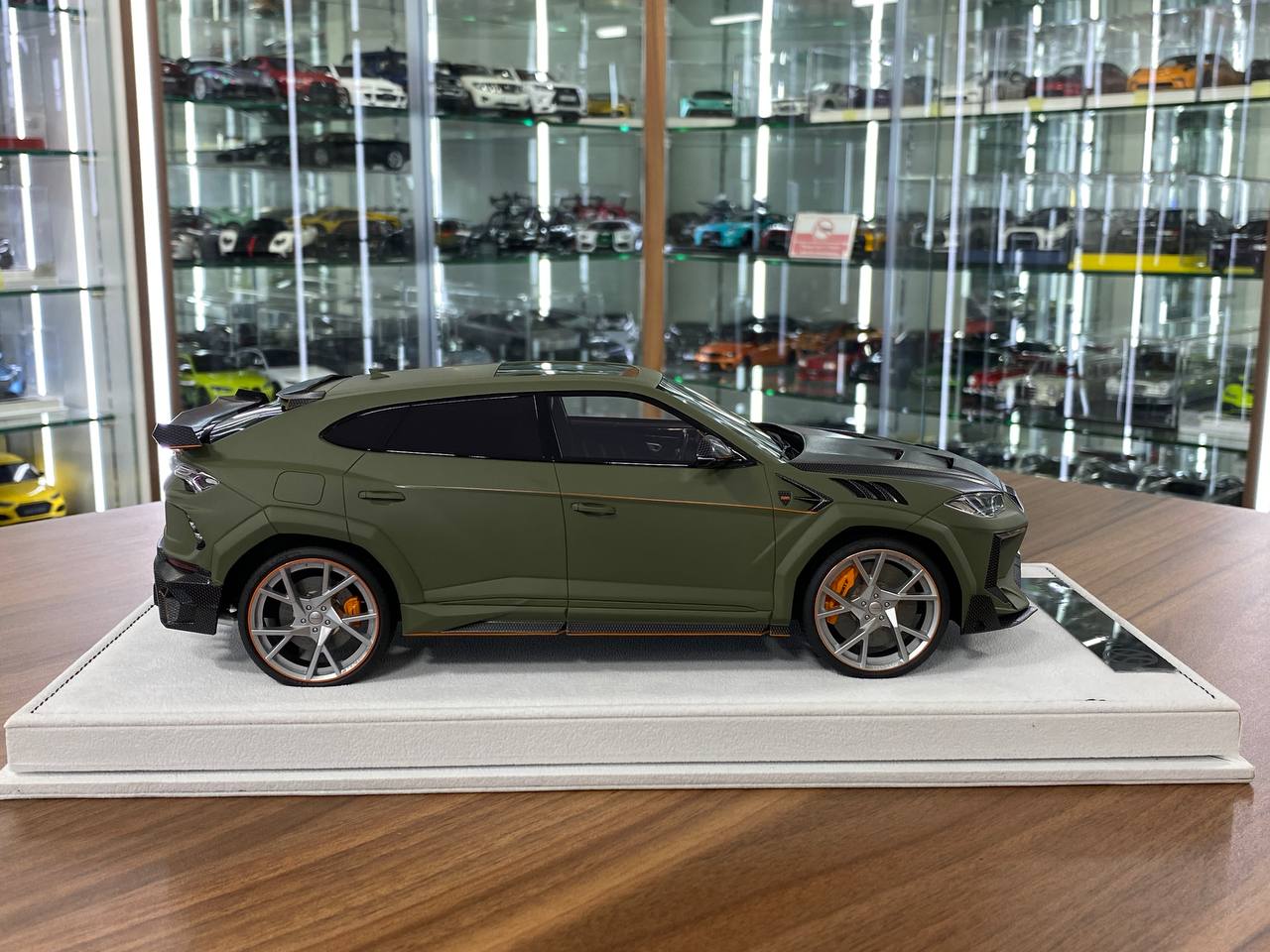 1:18 Resin Model Lamborghini URUS Venatus MANSORY  – Soft Green Matt / Black | Timothy & Pierre (Limited 35 pcs – Dubai Collectors)